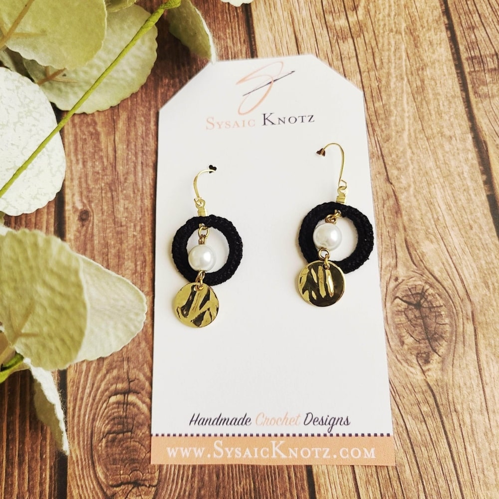 Black Circle with Pearl Earrings